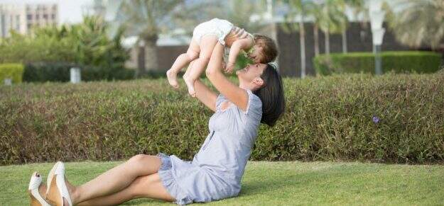 Como as mães podem cultivar emoções positivas?
